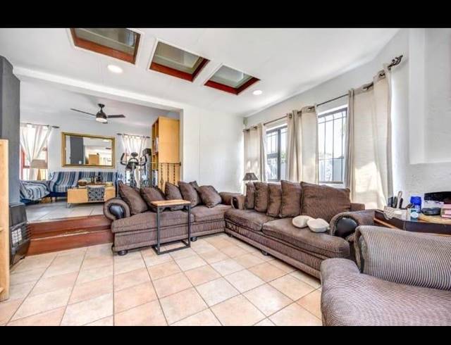 3 BEDROOM HOUSE FOR SALE IN SUNNINGHILL